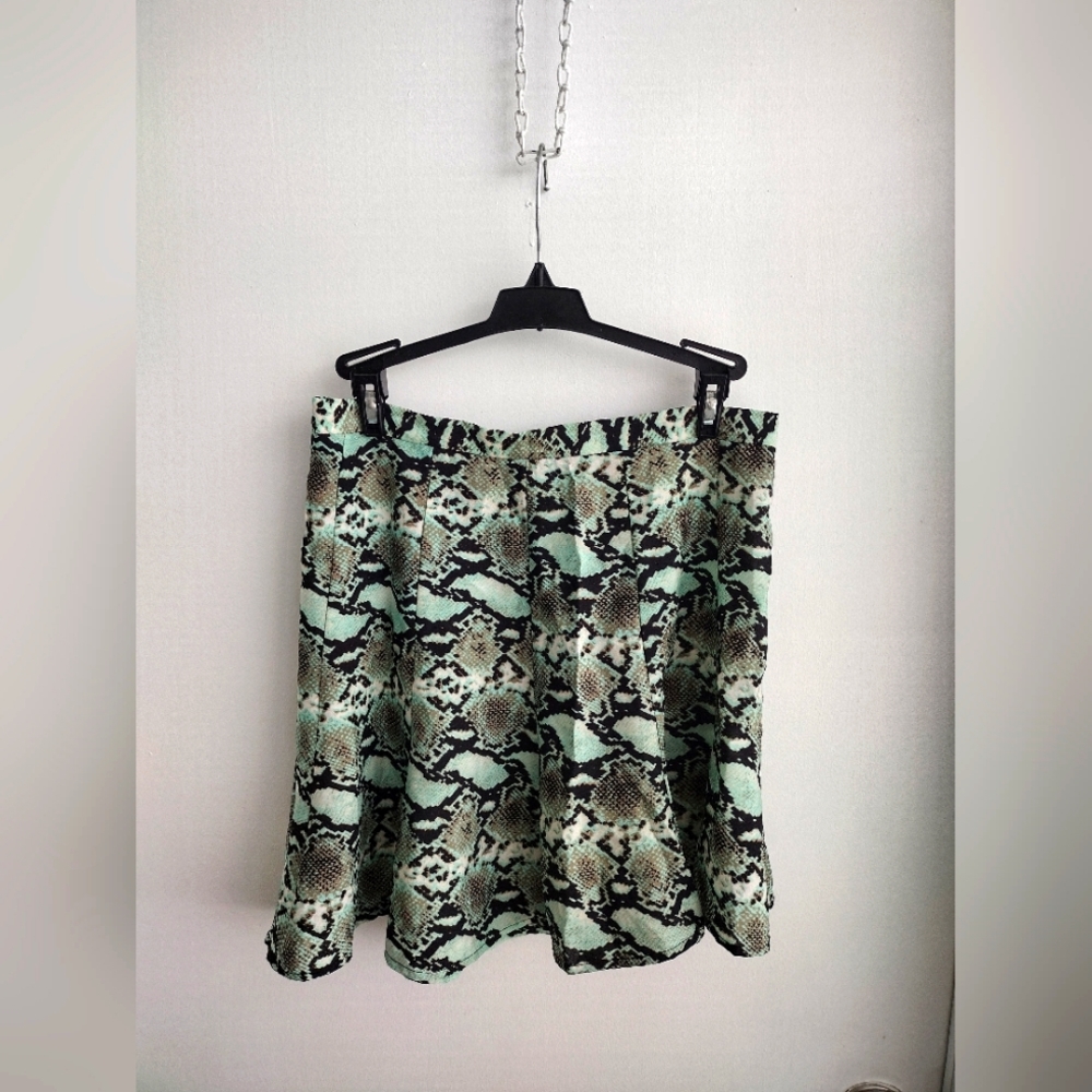 Mint/Black Pattern Skirt
